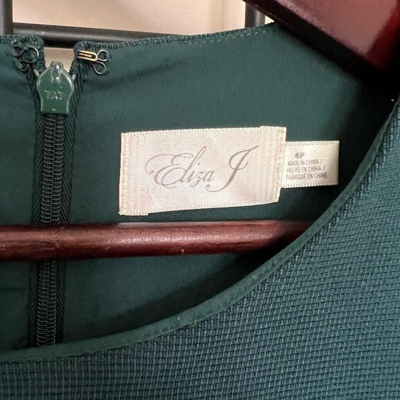 Eliza J Emerald Green Textured Ruffle Hem Dress Sz 6P - Picture 7 of 9